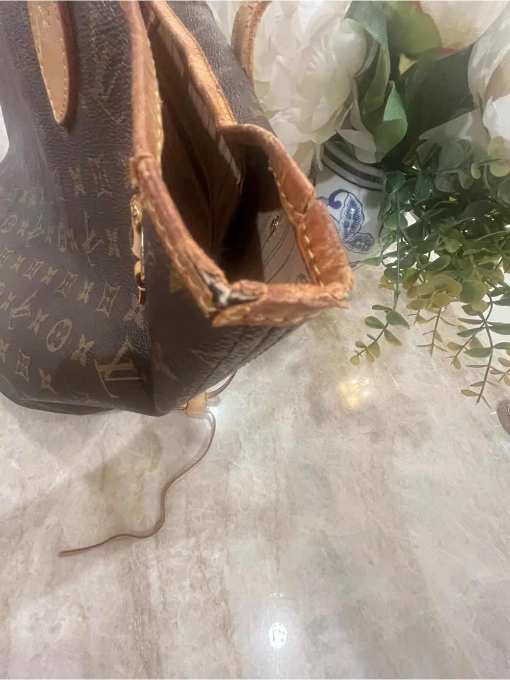Louis Vuitton Neverfull MM MonogramTote plus key holder bundle!!